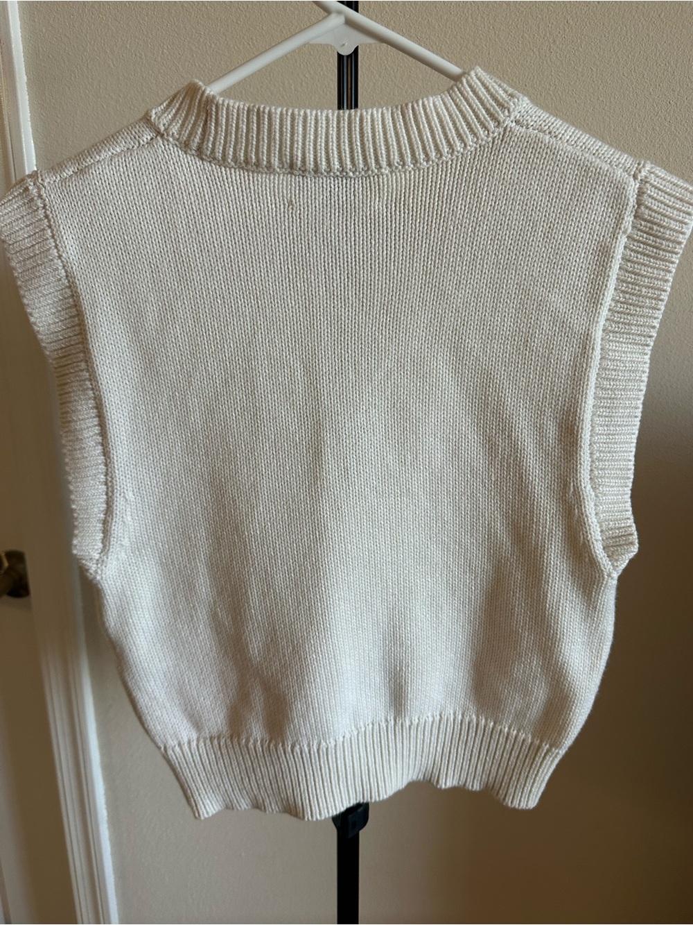 Aritzia Wilfred Cream Sleeveless Crewneck Sweater Vest - Picture 5 of 6